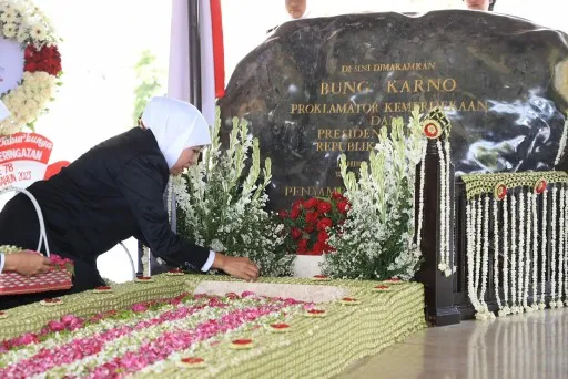 Gubernur Khofifah Ajak Teladani Perjuangan dan Pengorbanan Bung Karno