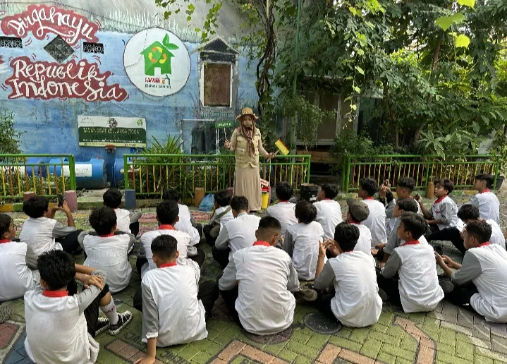 SMPIT Darul Fikri Kunjungi Kampung Edukasi Sampah