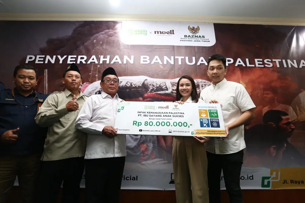 Peduli Ibu dan Anak, Mom Uung Serahkan Bantuan ke Palestina