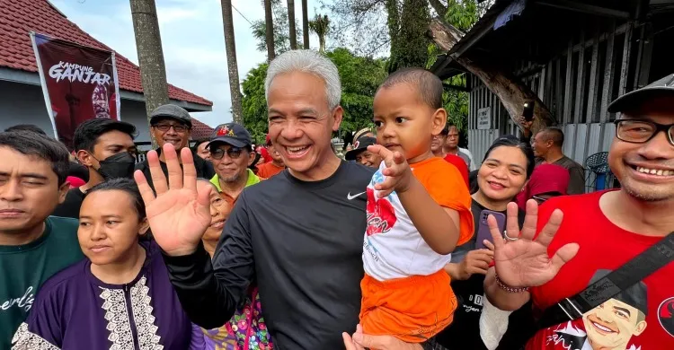 Aksi Pencopotan Poster Ganjar Pranowo Terjadi di Yogyakarta