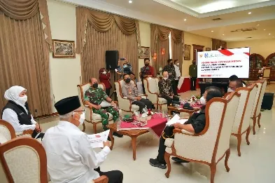 Gubernur Khofifah Pastikan Huntara dan Huntap Pengungsi Segera Dibangun