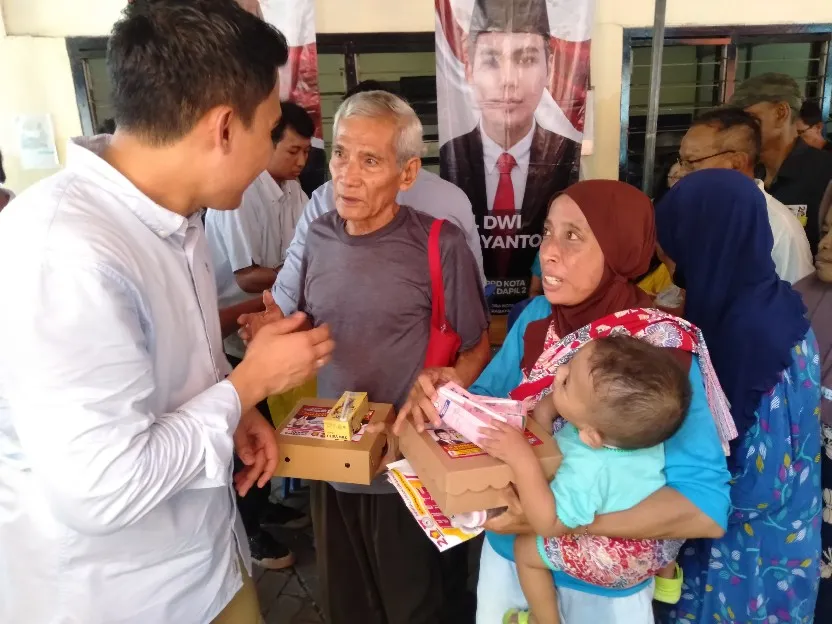 Caleg Partai Gerindra, Gelar Pemeriksaan Kesehatan, Makan Siang Gratis