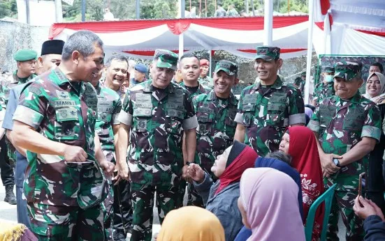 Kasdam Brawijaya Dampingi KASAD Kunjungan di Gunung Lawu