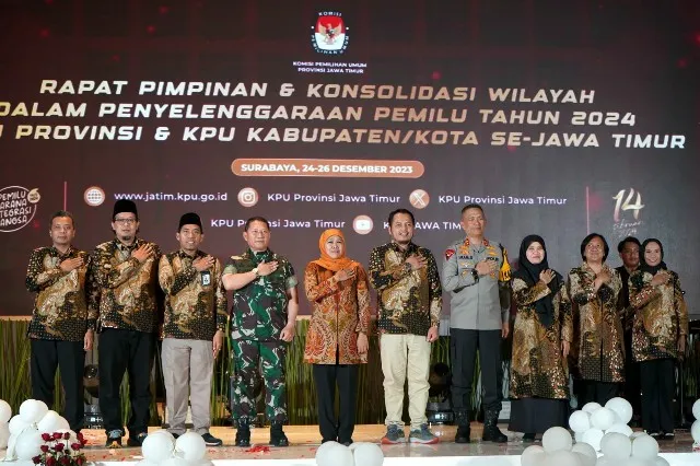 Penandatanganan Perjanjian Kerjasama KPU Jatim dengan Polda Jatim