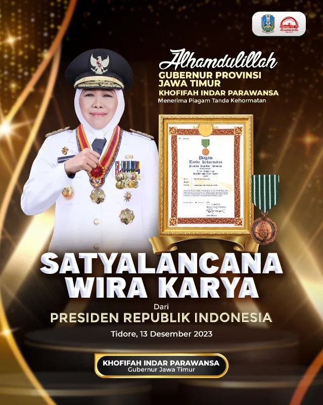 Gubernur Khofifah Terima Satyalancana Wira Karya Dari Presiden RI