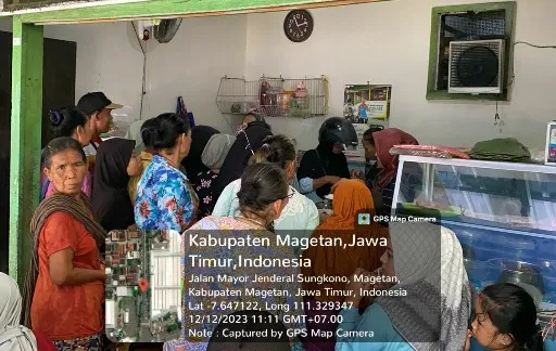 Yayasan Satria Sarang Garuda Bagikan Makan Siang dan Susu Gratis