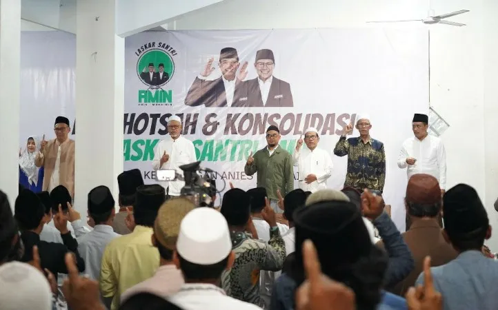 Nyai Djuwairiyah Sasar Madura, Ajak Santri Satu Suara ke Paslon AMIN