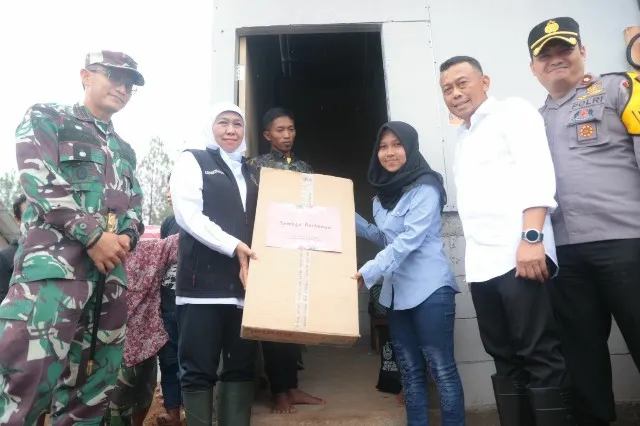 Gubernur Khofifah Resmikan 56 Huntara di Ponorogo 