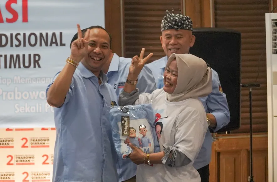 TKD Jatim Blusukan ke Pasar, Bagi Makan Siang dan Cek Kesehatan Gratis