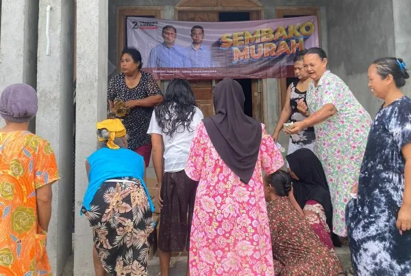 Relawan Prabowo-Gibran Berkharisma Ponorogo Gelar Pasar Sembako Murah