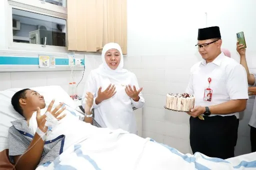 Gubernur Khofifah Berdoa Bersama Keluarga Besar SMAN 1 Sidoarjo