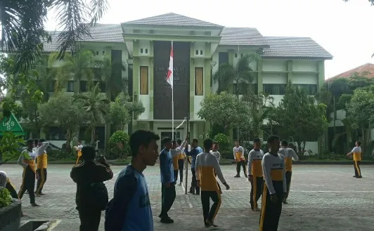 SMKN 3 Kota Madiun Bangga Pasarkan Hasil Produk Sendiri