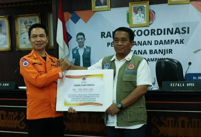 BNPB Salurkan Bantuan Penanganan Banjir Lampung