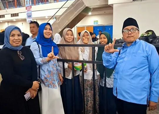 Tegak Lurus Khofifah, Alasan Lia Berbaur di Kampanye Prabowo-Gibran