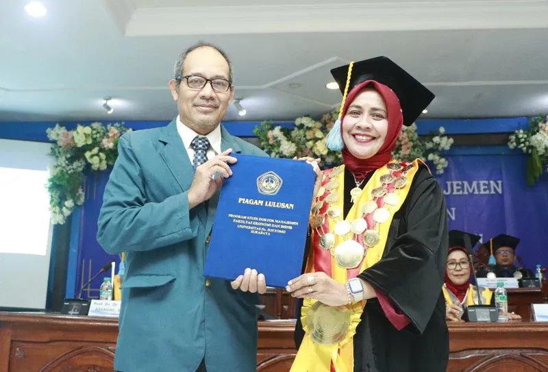Pertama Kalinya, S3 Manajemen FEB Unitomo Luluskan Doktor Baru