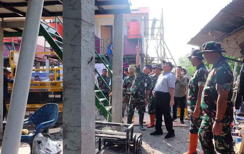 PT PAL dan UNHAN Bangun Rumah Apung untuk Warga Terdampak Banjir Rob