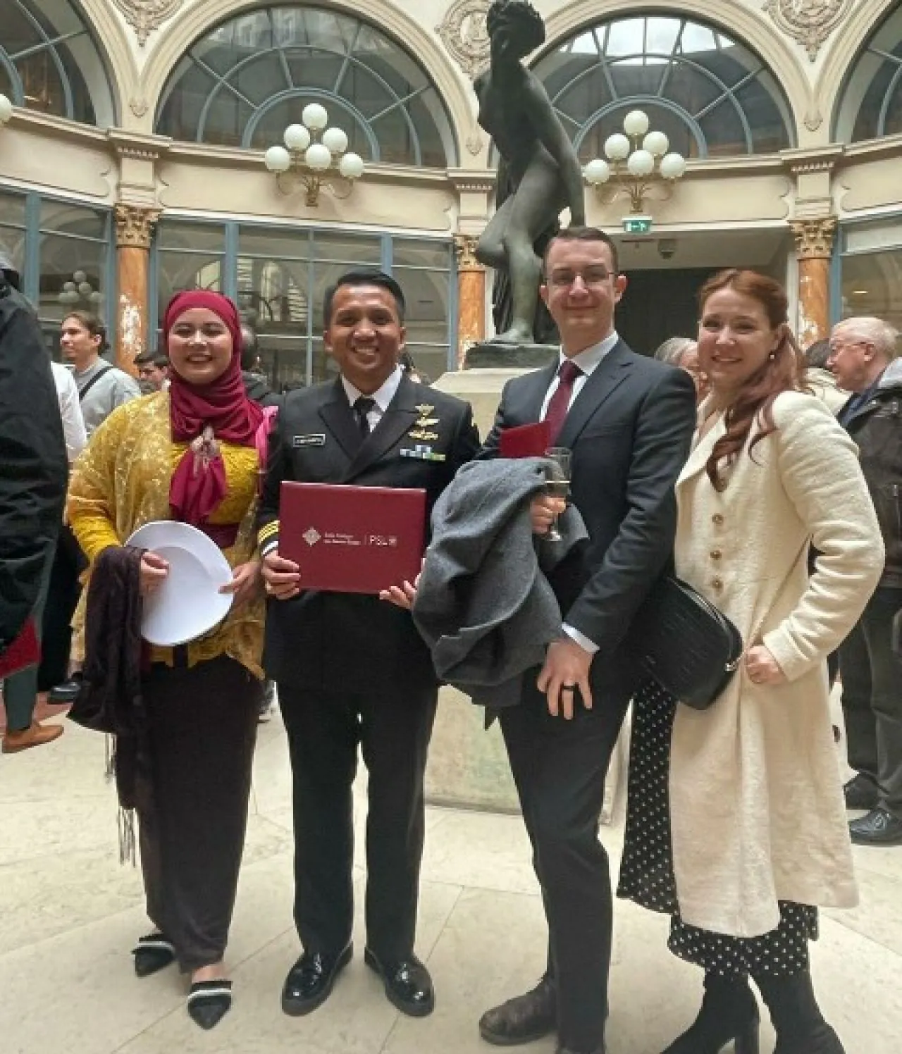 Perwira Penerbangan TNl AL Raih Gelar Double Degree