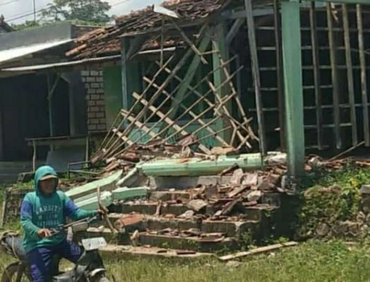 Dampak Gempa Bumi Mag 6.5 di Kabupaten Tuban, Jawa Timur