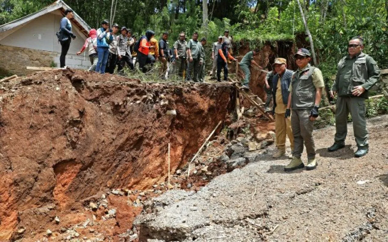 Fenomena Pergerakan Tanah di Bandung Barat, Pemerintah Akan Relokasi Rumah Warga