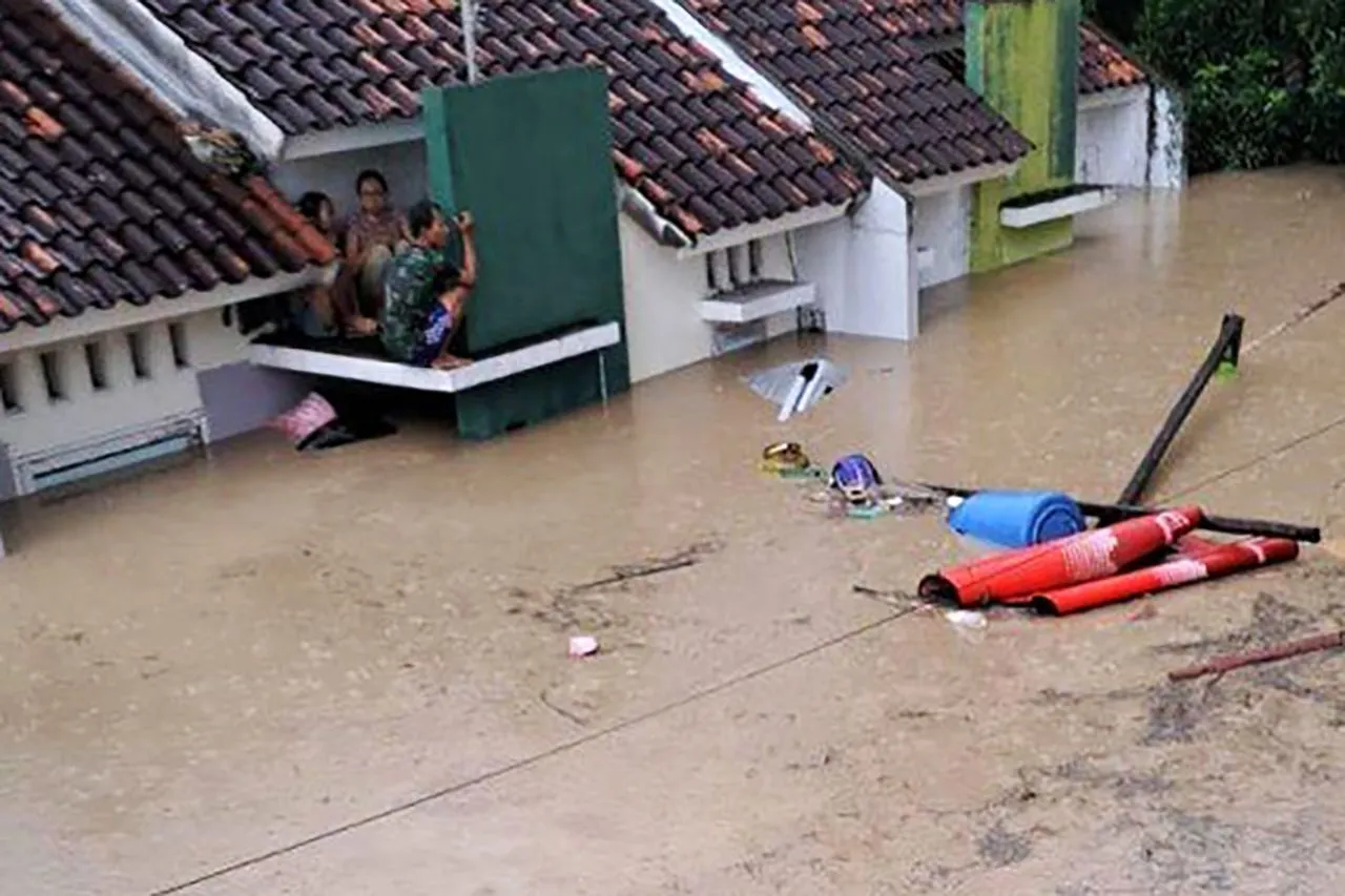 Prediksi cuaca ekstrem hujan lebat dan angin kencang di Semarang