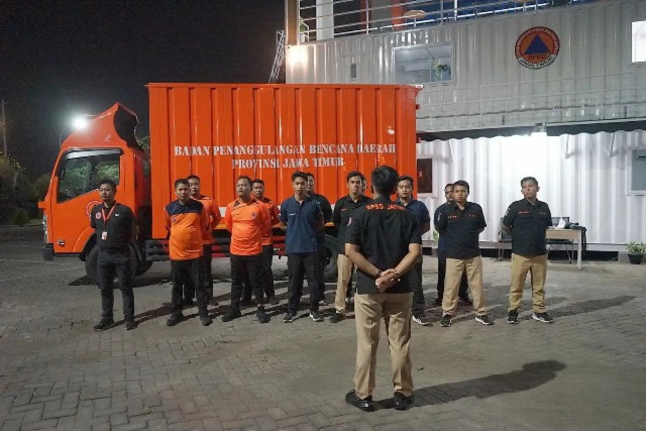 Pj. Gubernur Adhy Terjunkan Tim Reaksi Cepat ke Pulau Bawean, Bantu Masyarakat Terdampak Gempa Tuban