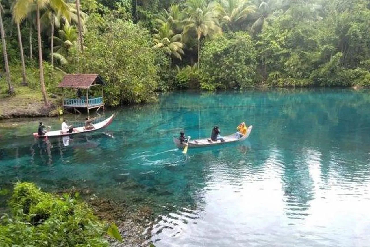 Ini Danau Paling Jernih di Dunia, Sebening Kaca