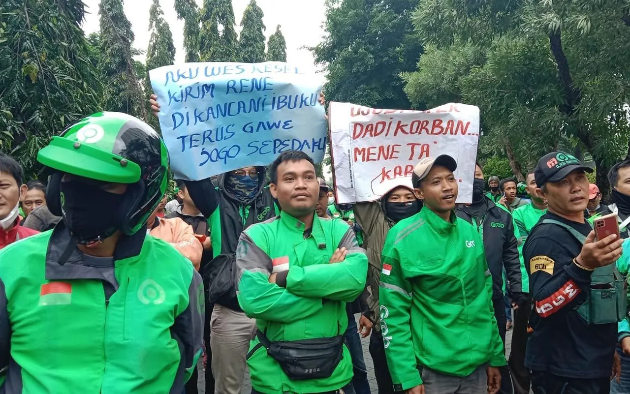 Ojek Online Boikot Apartemen Puncak Kertajaya