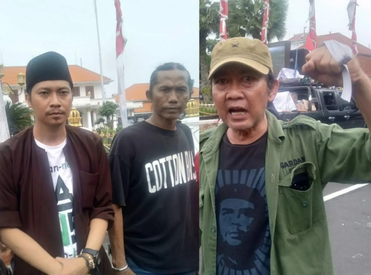Dua Kelompok Massa Aksi Gelar Demo di Depan Gedung Negara Grahadi di Surabaya