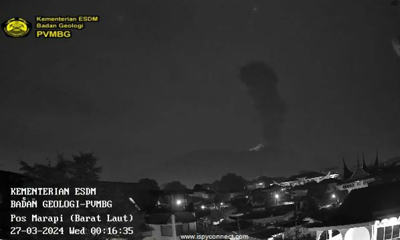 Gunung Marapi Erupsi, Sejumlah Penerbangan di Batalkan
