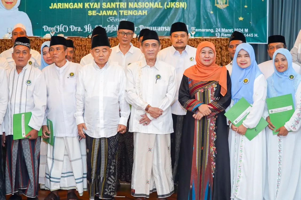 Khofifah Pesankan Kiai Santri Ambil Peran Kuatkan Ukhuwah Wathaniyah untuk Jaga Kesatuan Bangsa