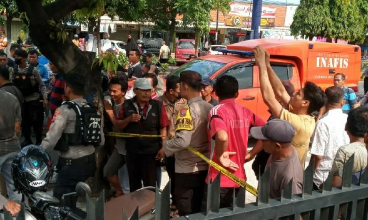 Ada Mayat Dalam Mobil, Parkir di Depan Pasar Dolopo Madiun