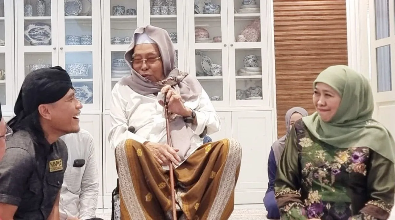 Sowan ke Kiai Huda di Ponpes Al Falah Ploso Kediri, Khofifah Dapat Pesan Ini!
