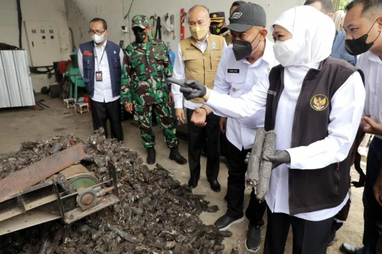 Khofifah Ajak Masyarakat Pilah dan Kelola Sampah 