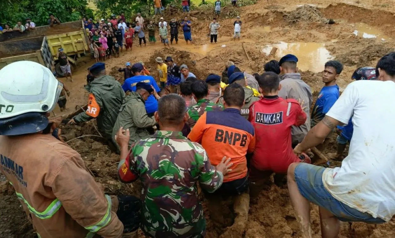 Tiga Orang Meninggal Dunia Pasca Banjir dan Longsor di Kabupaten Padang Pariaman