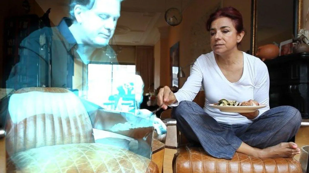 Ini Dia Wanita Pertama dalam Sejarah yang Menikah dengan Hologram AI