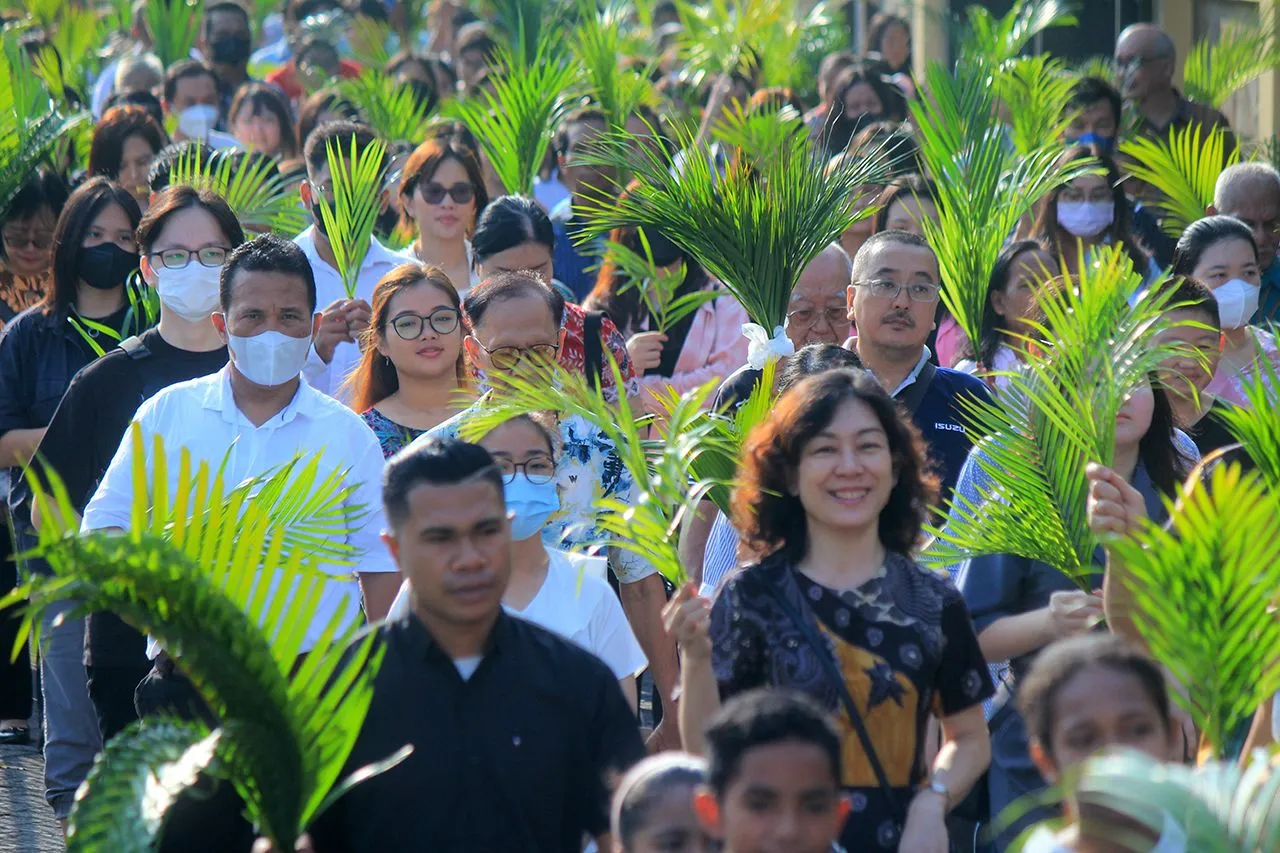 Perarakan Misa Minggu Palma di Gereja Gembala Yang Baik