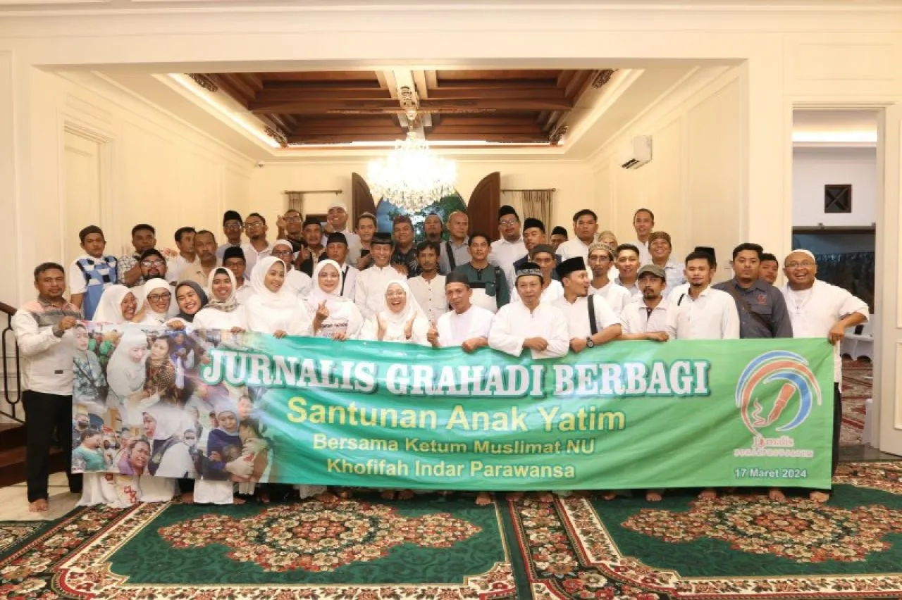 Jurnalis Grahadi Santuni 100 Anak Yatim dan Buka Puasa Bersama Ketum Muslimat NU Khofifah Indar Parawansa