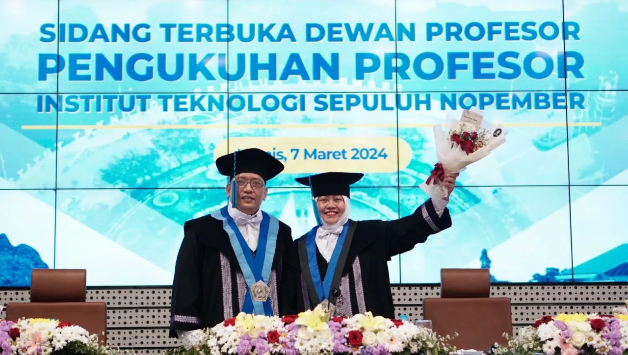 Pasutri Dikukuhkan Profesor Bersama di ITS