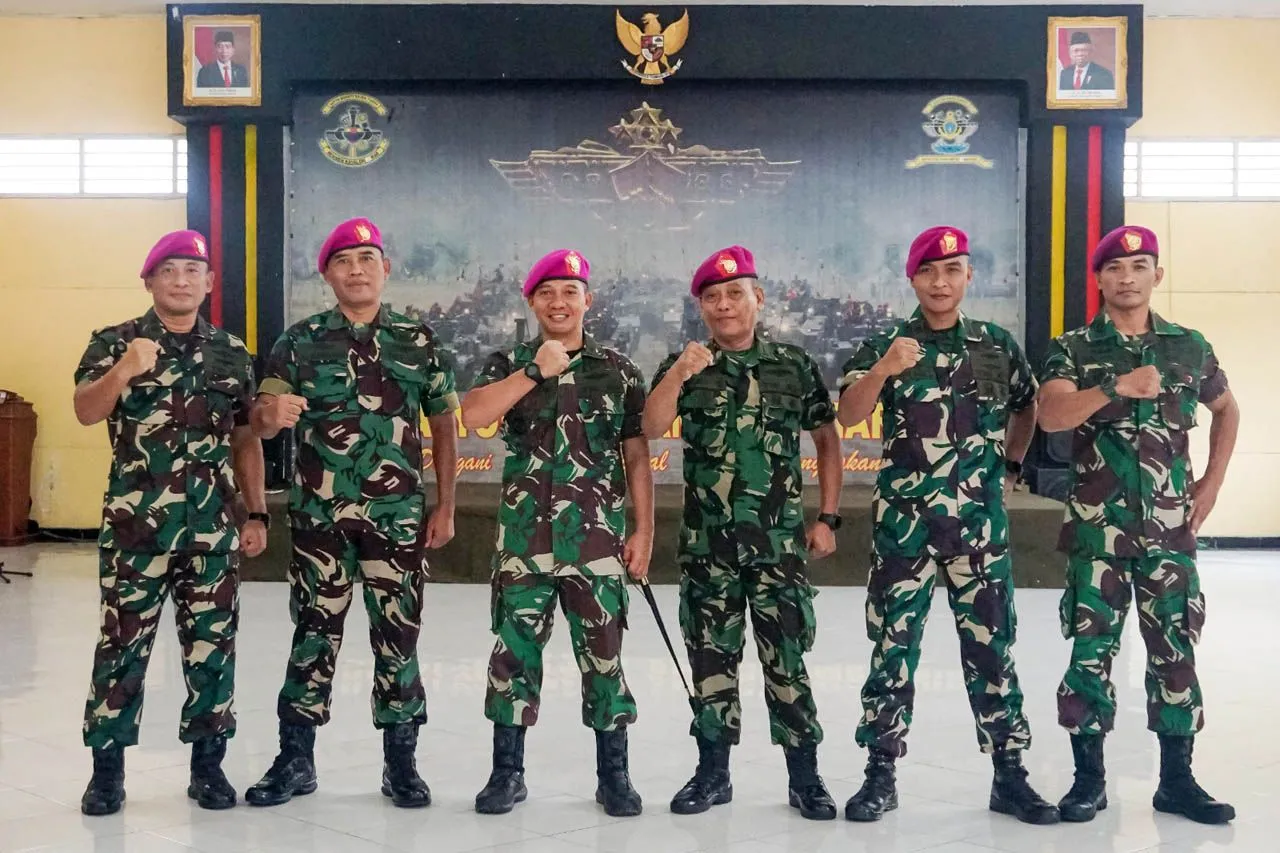 Komandan Resimen Kavaleri 2 Marinir Lepas Perwira Terbaiknya