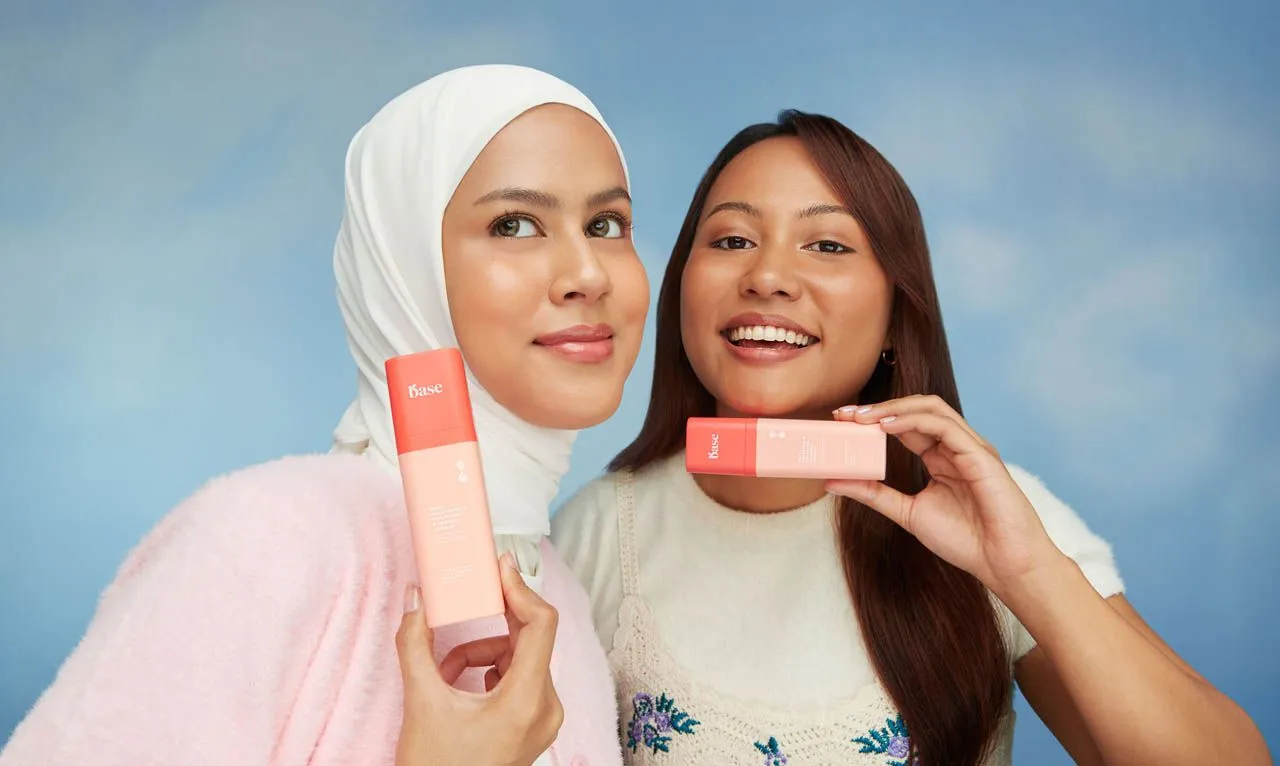 BASE Ajak Perempuan Indonesia Pancarkan Ageless Glow
