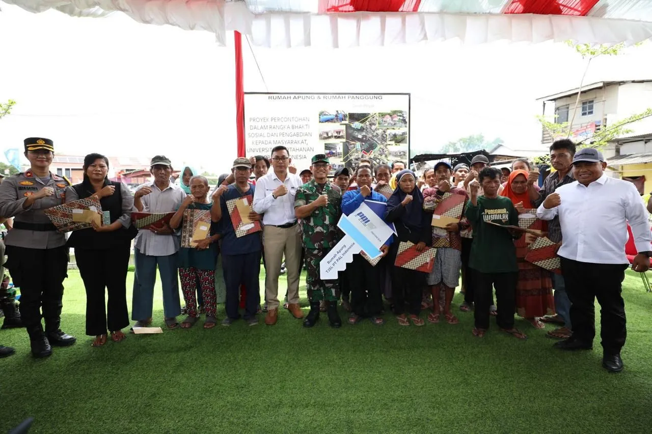 Alternatif Solusi di Negara Kepulauan, PT PAL dan UNHAN salurkan Rumah Apung