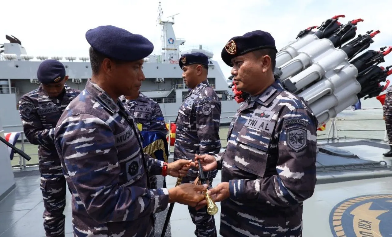 Tongkat Komando Komandan KRI USP-372 Resmi Berpindah Tangan