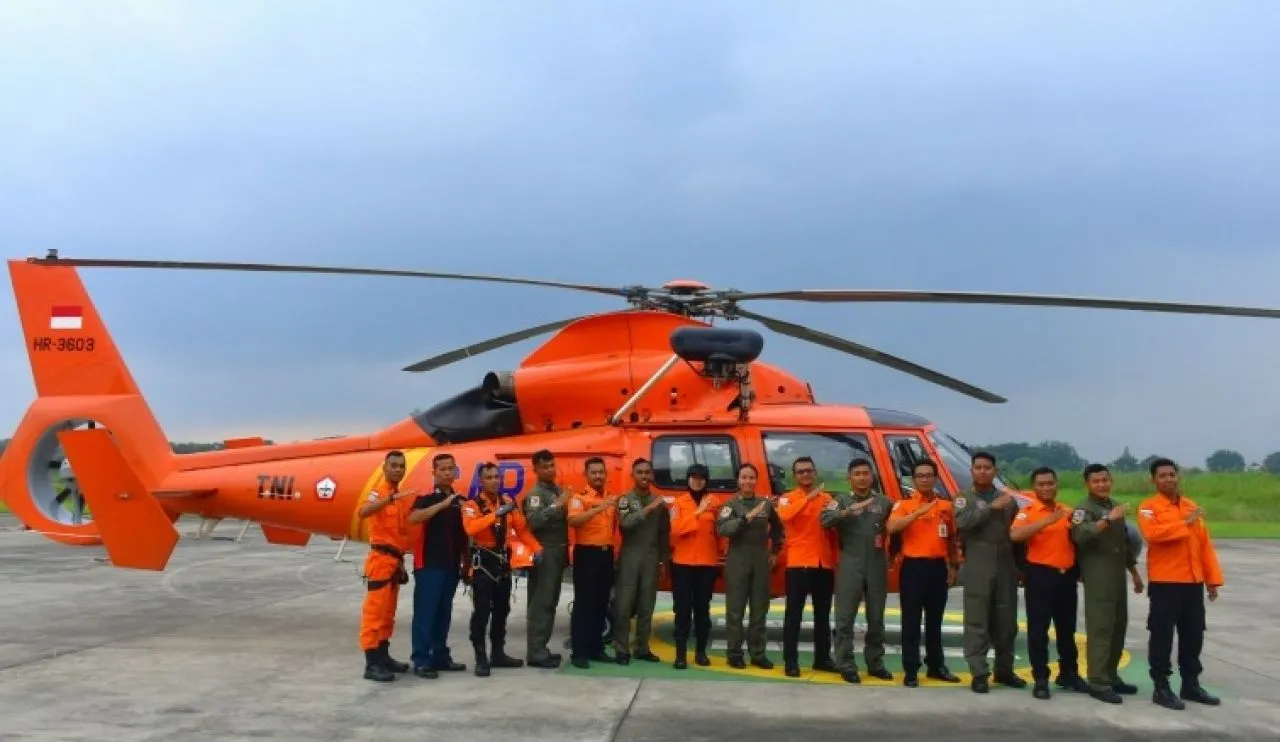 Skuadron Udara 400 Wing Udara 2 Berlatih EMU Bersama Basarnas Surabaya