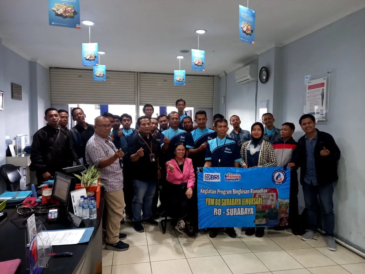 BRI Jemursari Salurkan Bingkisan Bagi Para Mustahik