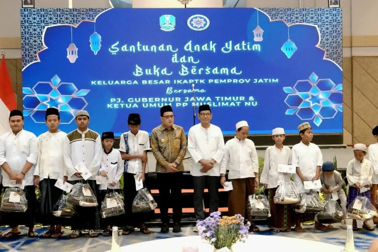 IKAPTK Jatim Santuni Anak Yatim, Pj. Gubernur Adhy: Kepedulian ini Jadi Contoh bagi ASN Lainnya