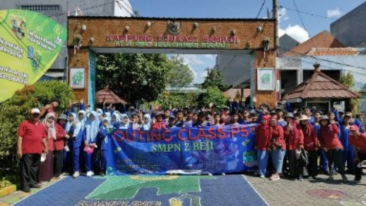 SMPN 2 Beji Pasuruan Gelar Outing Class Pemilahan dan Pengolahan Sampah