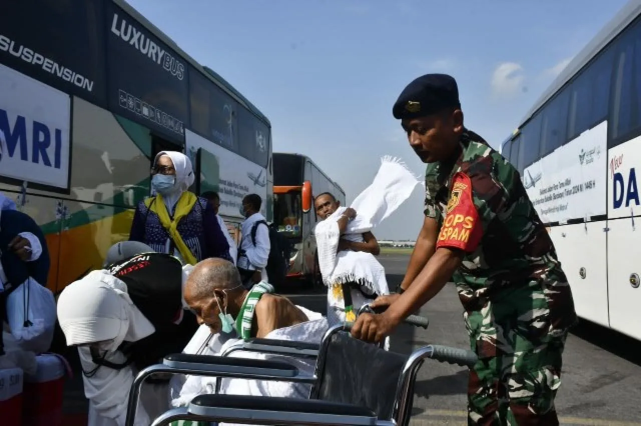 Satgaspam TNI AL Bandara Internasional Juanda Pastikan Keamanan Keberangkatan Jama'ah Haji 2024