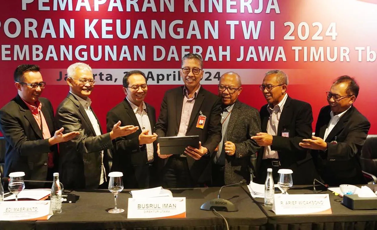 Optimis Kinerja 2024 Positif, Direksi Bank Jatim Kompak Borong Saham