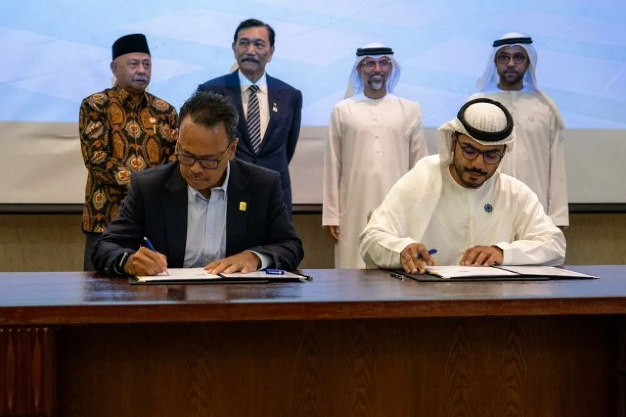 PLN Nusantara Power Gandeng Masdar Bentuk Kajian Ekspansi PLTS Terapung Cirata