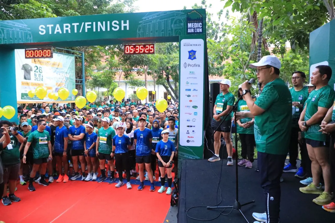 Pj. Gubernur Jatim Berangkatkan Ribuan Peserta Surabaya Medic Air Run 2024